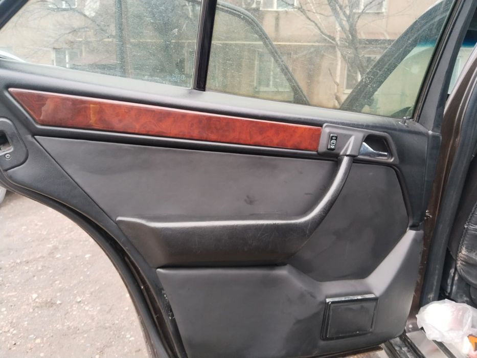 Автосалон на 124 Мерседес