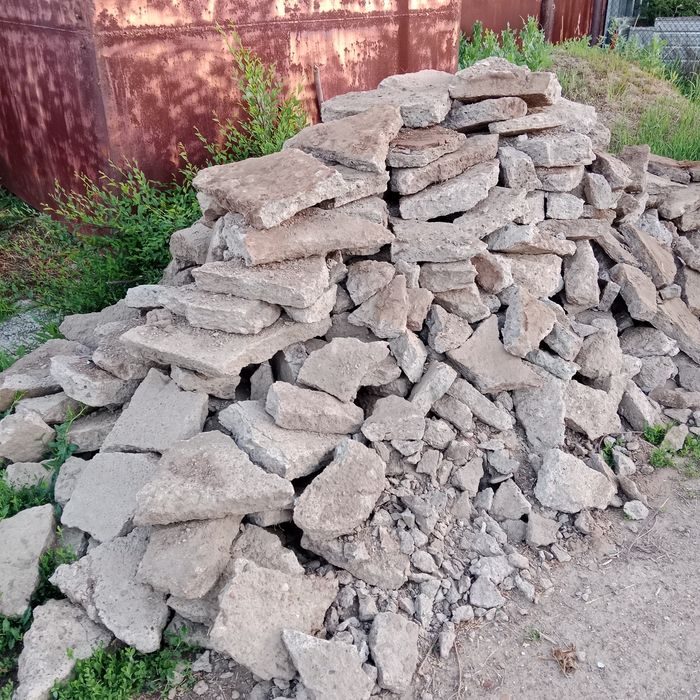 Продам Бут.  Снят с площади 70м2.
