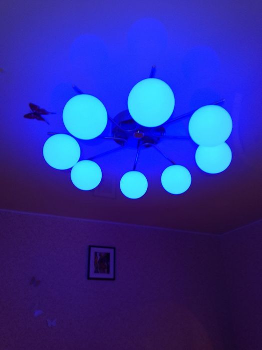 Установка люстр и светильников.