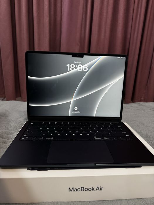 Macbook Air 13”6 M2 в идеальном сост