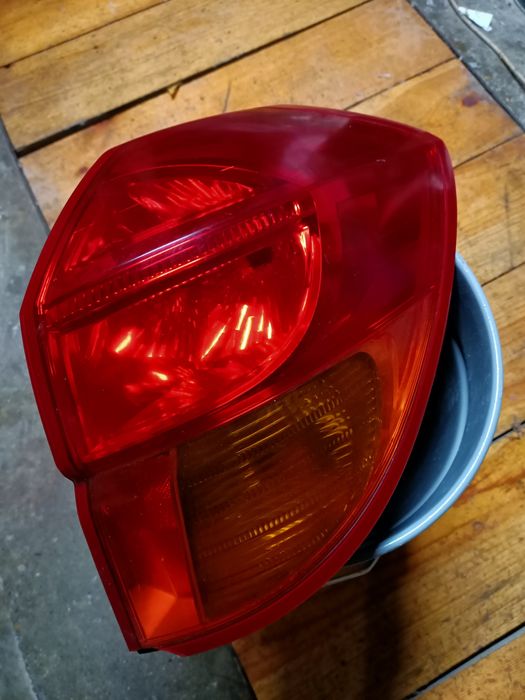 Задний правый стоп сигнал