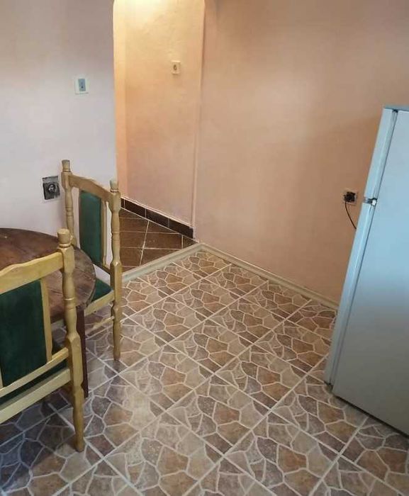 Дава се под наем Двустаен апартамент в Бургас, Славейков - 42 кв.м за 140 € - Снимка #1