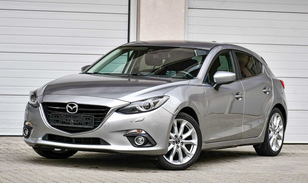 MAZDA 3