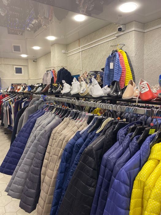 Vand afacere la cheie likidare marfa pret bun