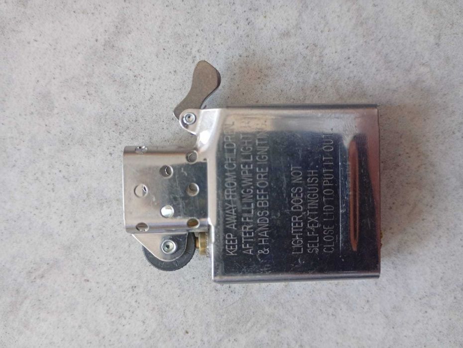 Bricheta Winston in colaborare cu Zippo