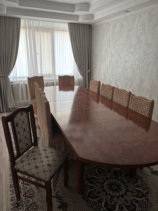 продается стол и стулья