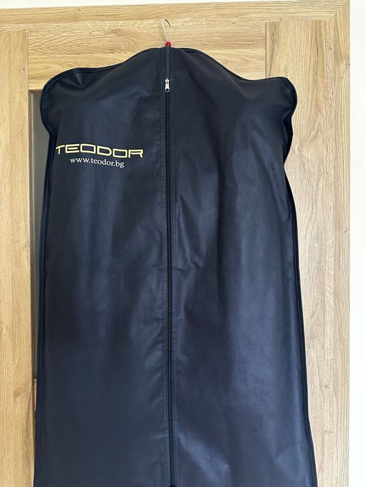 Официален костюм Teodor