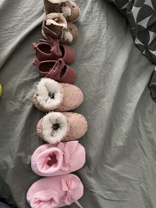 Incaltaminte bebe marimi diverse ft ieftini de firma majoritatea