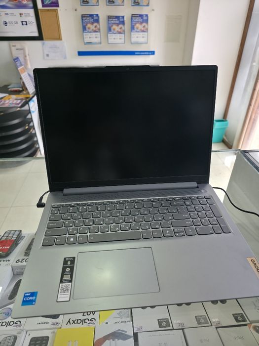 Lenovo Core i5 8/256 SSD