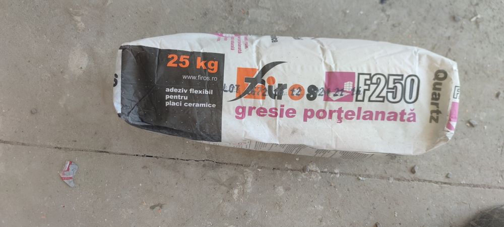 Adeziv pentru gresie și faianță.