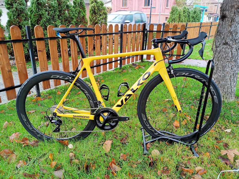 Карбонов шосеен велосипед