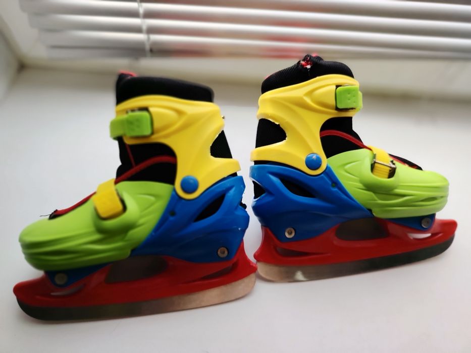 Продам коньки с дефектом