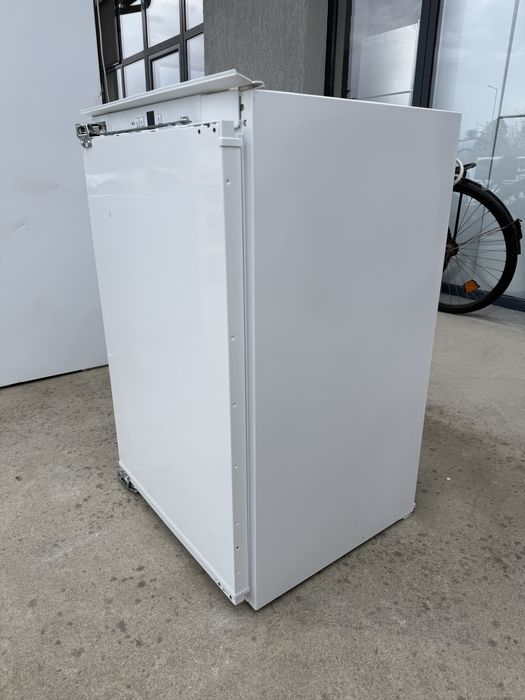 Малък хладилник за вграждане Либхер КАто НОВ