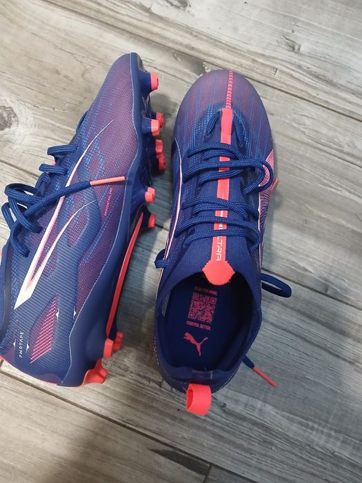 Adidași Puma cu crampoane