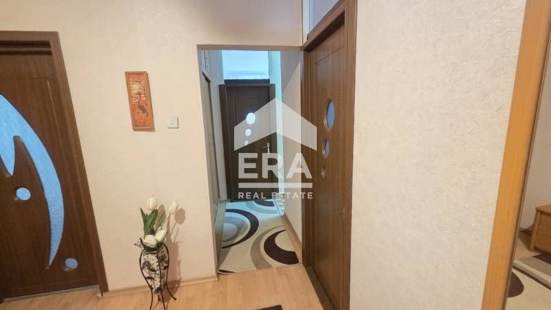 Ексклузивен обзаведен панорамен апартамент с отделна кухня с трапезари