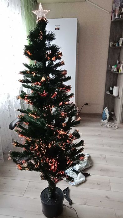 Елка искусственная.