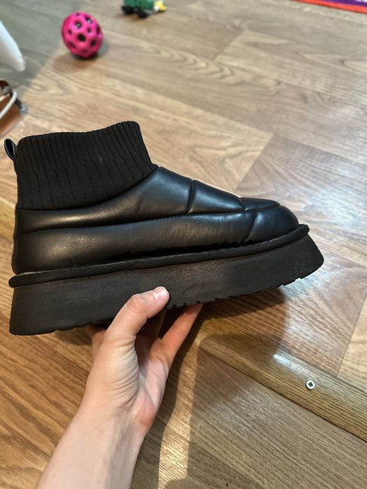Продам зимние женские угги
