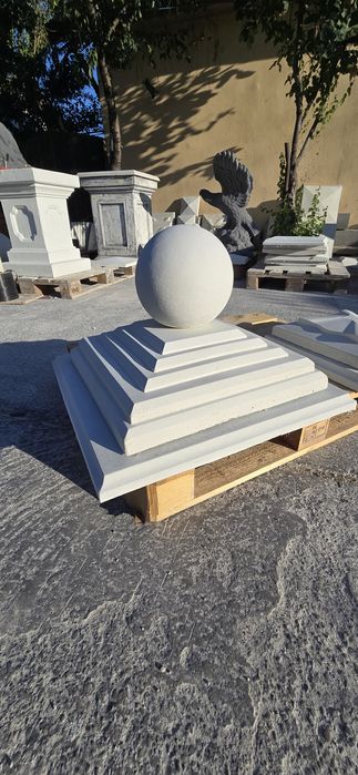 Capace/coame /glafuri/bile de  gard din ciment alb