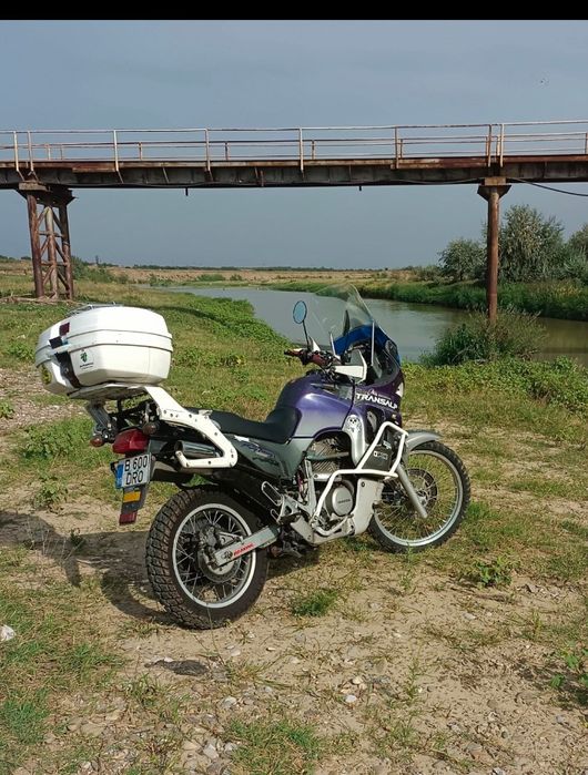Honda Transalp 600 cu atas.