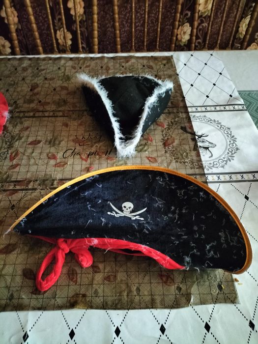 Продам новогодний маски.