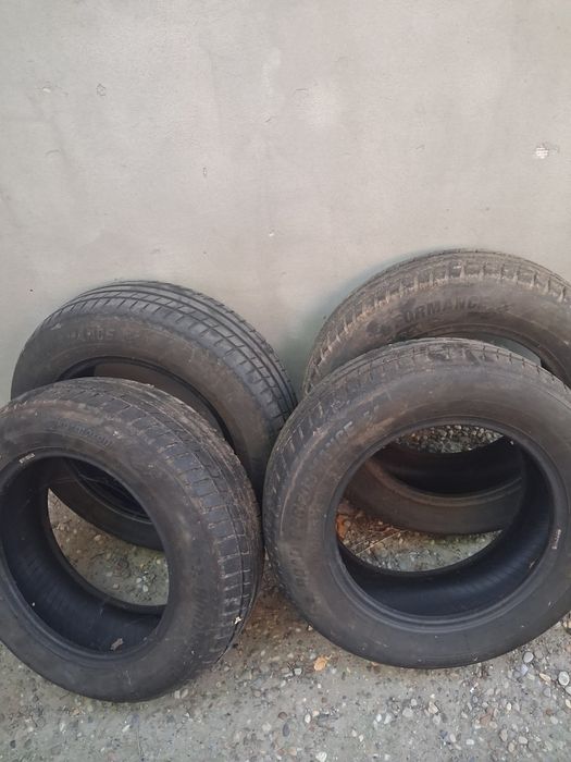 Vând anvelope 195/65 R15 SH