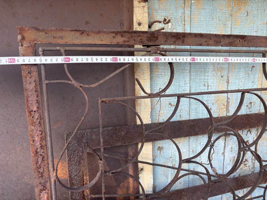 Продам металлическую дверь с рамой