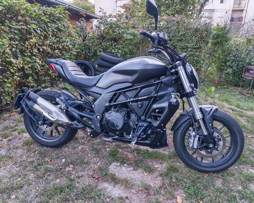 Vând Benelli 502 C