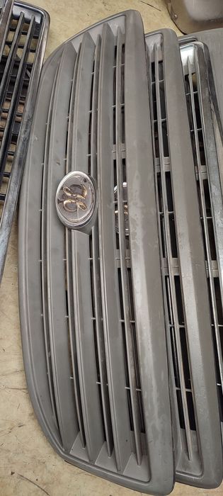 Решётка радиатора Toyota Hiace