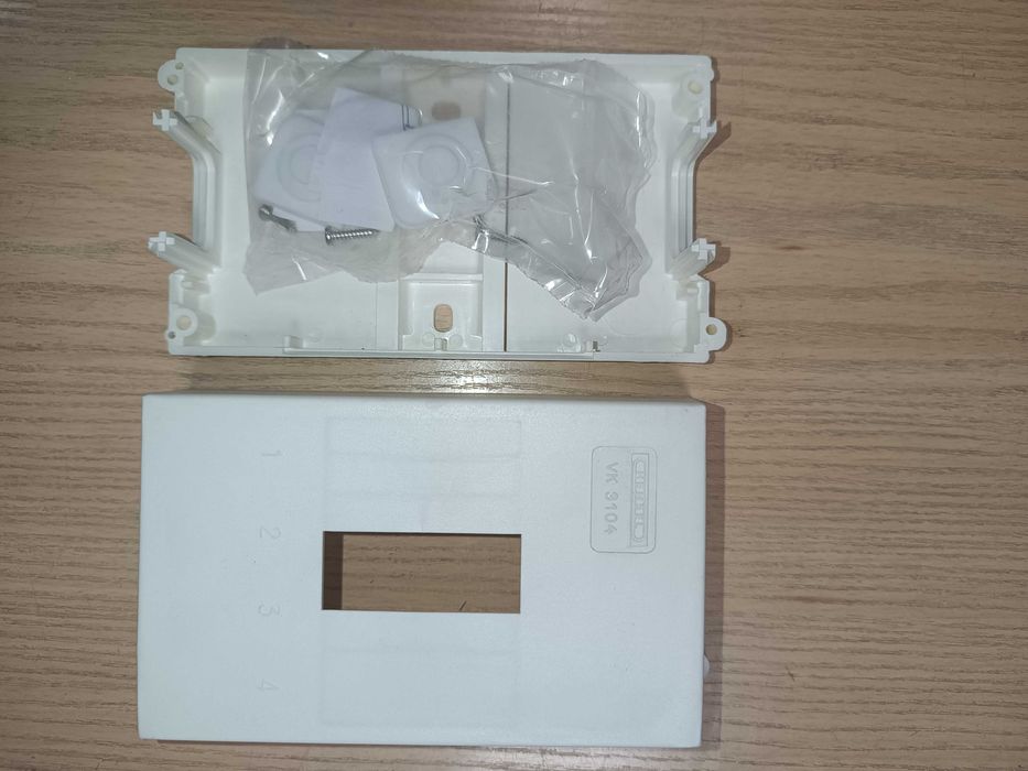 Продаётся щит на 4 модуля HENSEL VK 3104