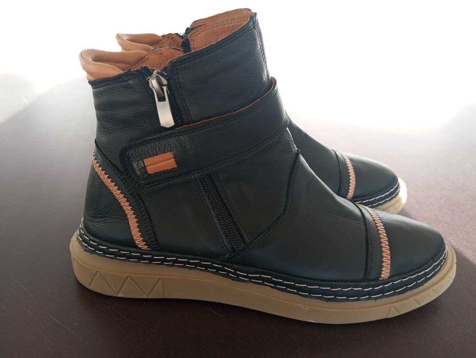 Продавам интересни нови боти от естествена кожа номер 40.