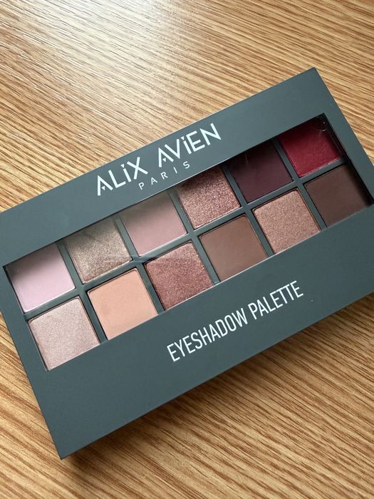 Paleta de farduri Alix Avien
