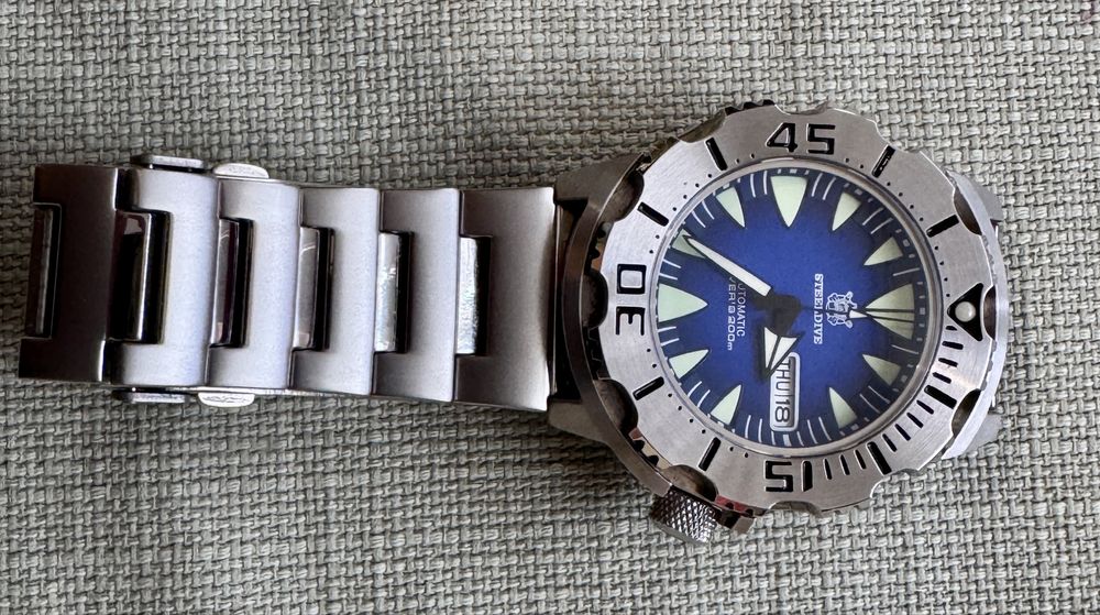 Продавам механични часовници