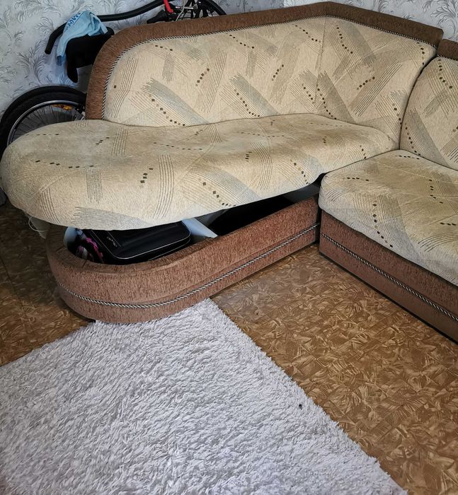 Ъглов разтегателен диван със фотьойл и възглавници 2 броя