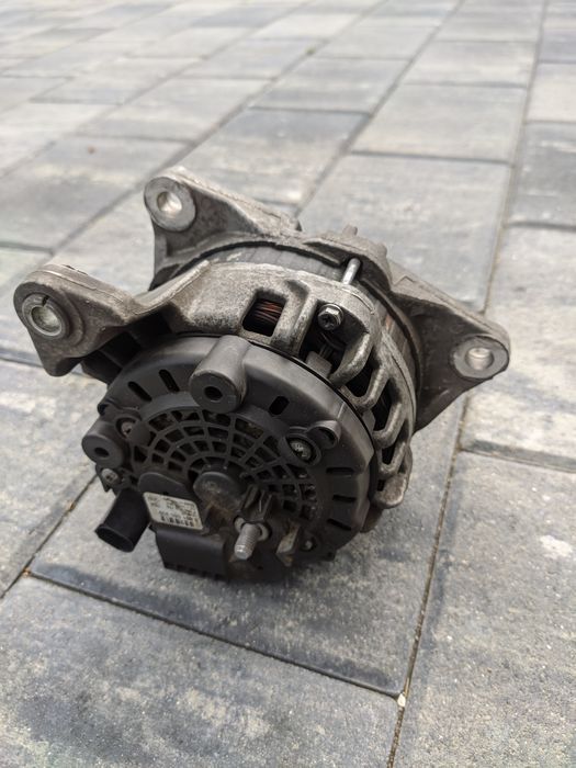 Vând alternator compatibil Iveco