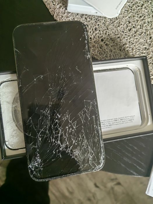 Продавам IPhone 13 pro за части