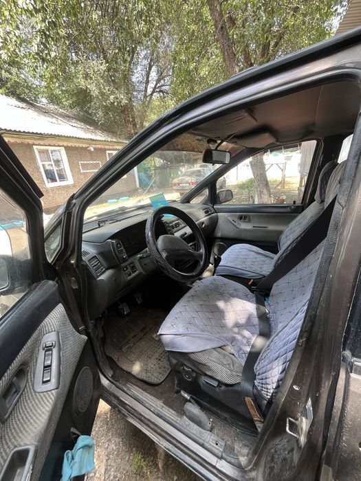 Продам автомашину Nissan Prairie