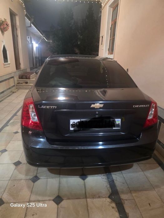 Лассети 1.8  срочна сотилади