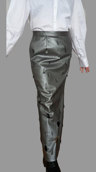 Дизайнерская Кожаная юбка  серебрянного цвета с аппликацией и кристалл