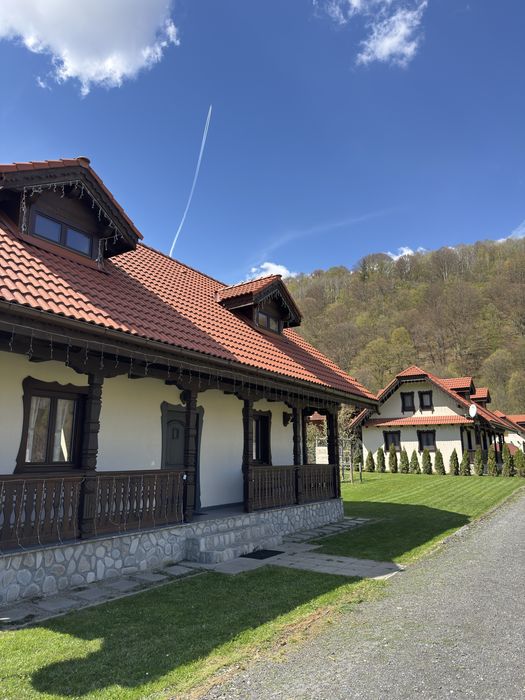 Cabana de inchiriat la poalele muntilor Piatra Craiului