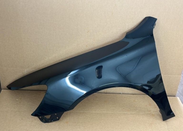 Aripa dreapta fata NOUA vopsita negru  cod culoare Vopsea LF9R - 9910. Skoda Octavia 2 II an fabricatie   2008 " 2009 " 2010 " 2011 " 2012 " 2013