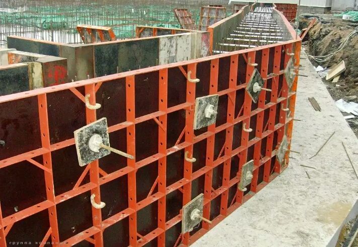 Аренда опалубки, стойки, фанеры, балки, леса. Всё для бетона у нас!