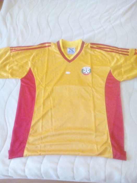 Футболен екип - фланелка, гащета, чорапи