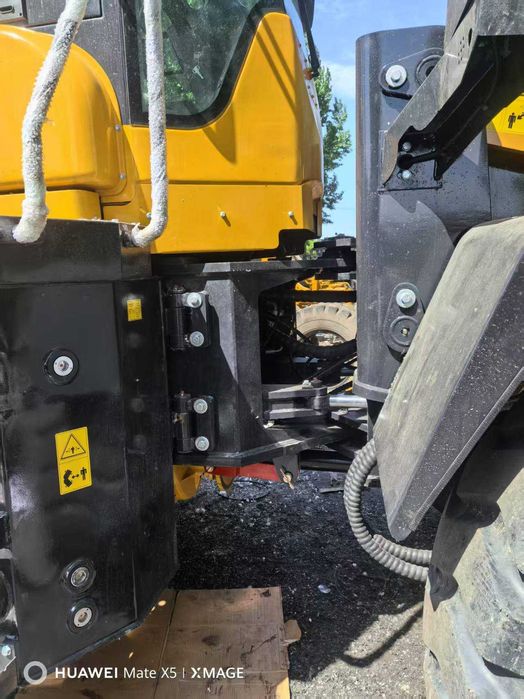 Экскаватор-погрузчик SDLG L953