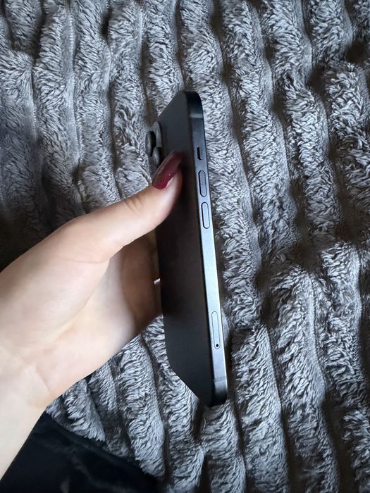 Продам iPhone 15 128ГБ