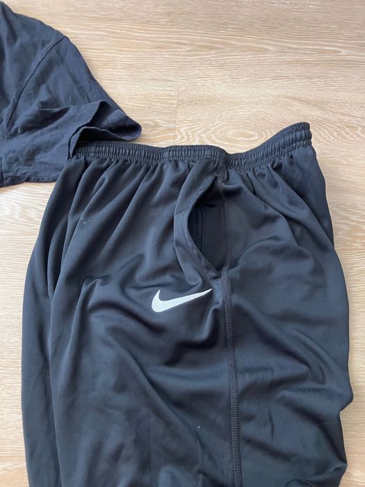 Nike L тениска и XL долнище