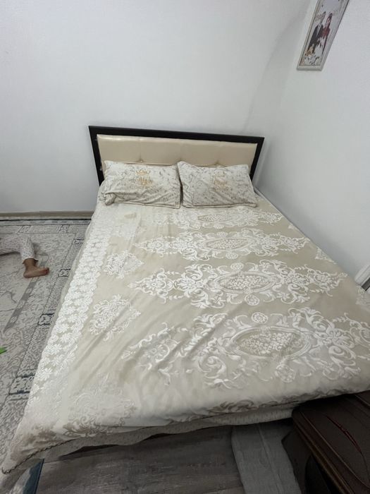 Спальный кравать