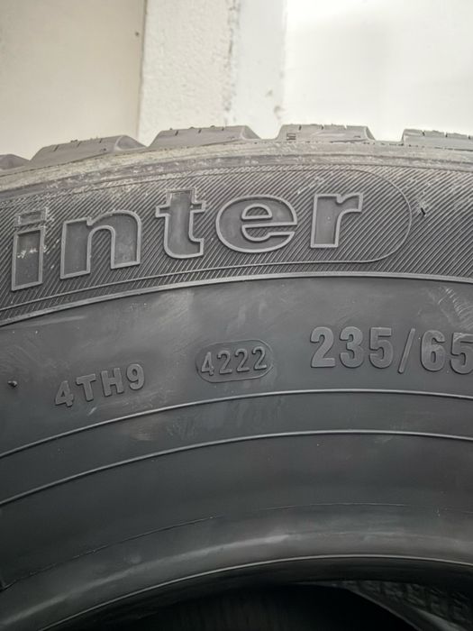 Нови зимни туми  WATERFAL 235/65/16C