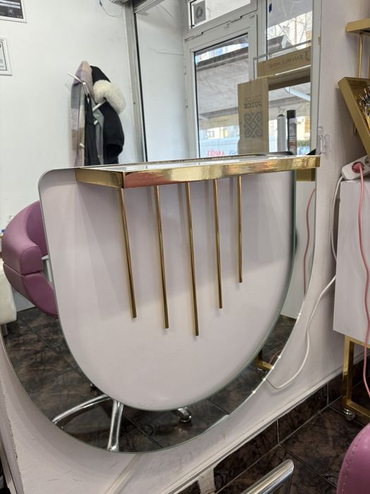 Фризьорско огледало