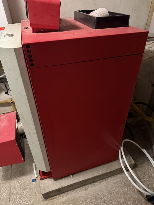 Чугунен отоплителен котел VIADRUS с възможност за работа с газ и нафта