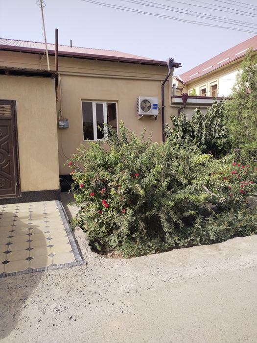 Аэропорт корпус оркасинда ярим план ховли сотилади